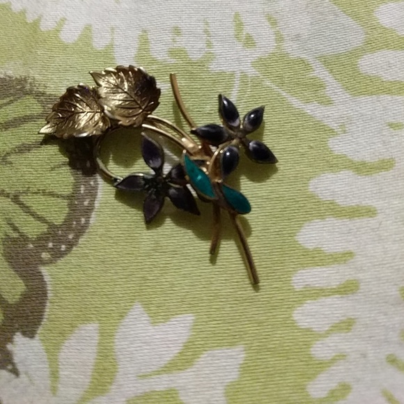 Gold flower pin - Picture 2 of 4